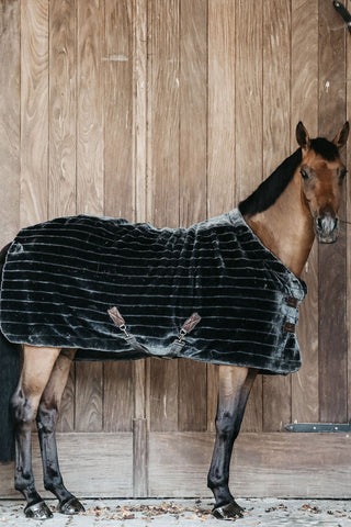 Tæppe med pelsimitation