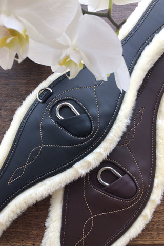 Anatomiczny Czarny Popręg z Owczym Futrem